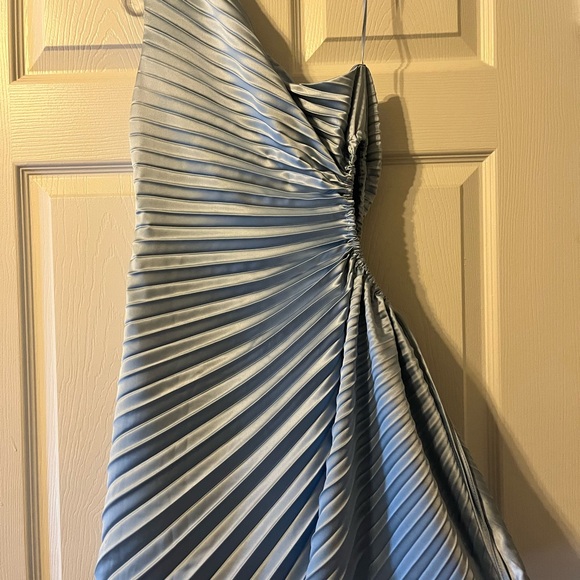 Baby blue, one shoulder, satin pleated mini dress with adjustable side keyhole - Picture 3 of 4